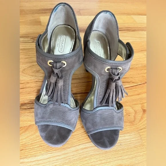 Coach Tristen Elephant Nubuck Leather Sandals
Heels w/ Turnlock & Tassel 9.5 - Picture 3 of 11